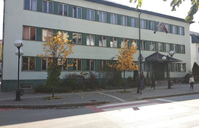 Rožajac prijeti da će se ubiti u zgradi opštine