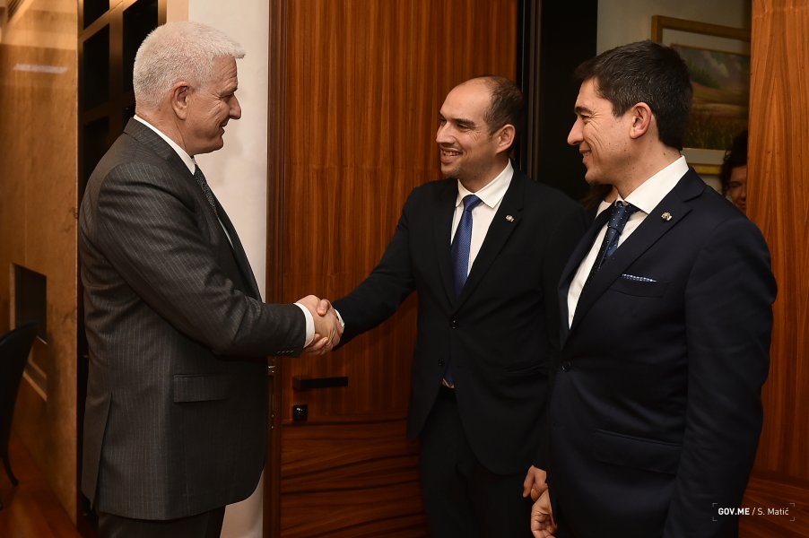 47952104817f5b82e0c35o