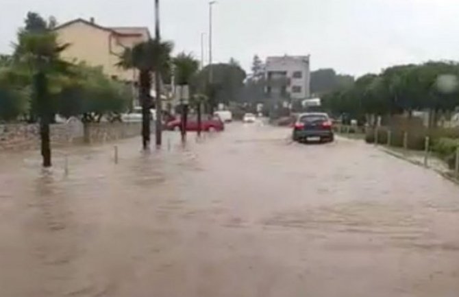 Obilna kiša i poplave u Hrvatskoj  (FOTO) (VIDEO)