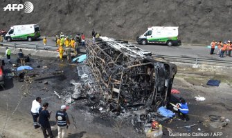 Teška nesreća u Meksiku: Autobus se prevrnuo nakon sudara sa kamionom, 23 mrtvih