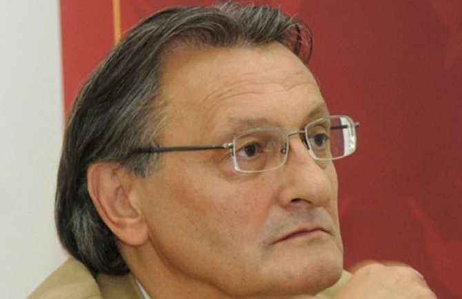 Perović:Amfilohije bi od Crne Gore da napravi svoju krstionicu