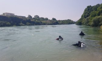 Nastavlja se potraga za mladićem koji je htio da spasi psa