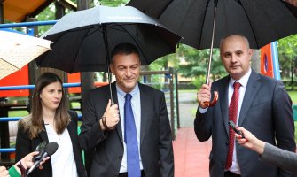  Djeca Cetinja dobila novo igralište u Njegoševom parku