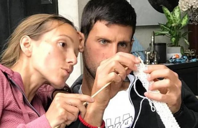 Kad se mečevi odlože zbog kiše Đoković ovako provodi slobodno vrijeme(VIDEO)