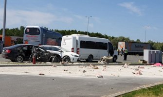 Hrvatska: Kamion uletio na parking, poginule dvije učenice koje su putovale na more