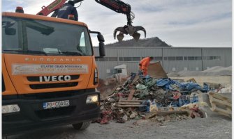 100 radnika CRBCija čistilo gradilište autoputa