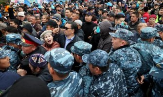 Na dan izbora uhapšeno nekoliko stotina demonstranata (FOTO)