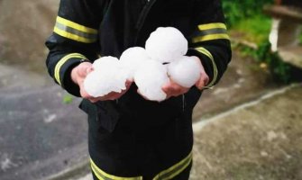 U Sloveniji padao grad veličine pomorandže, ogromna šteta (VIDEO)