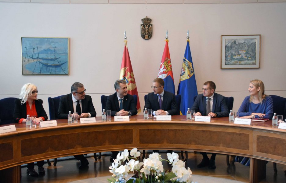 4b8f90d4f74b99eaefc719172362c817