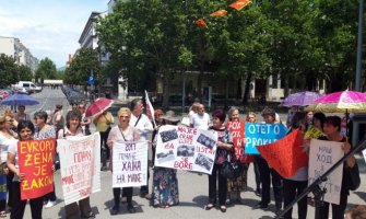 Država na zakonit način smanjila i ukinula naknade, Savković: Majke neće odustati