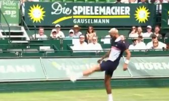 Teniseri u sred poena zaigrali fudbal (VIDEO)