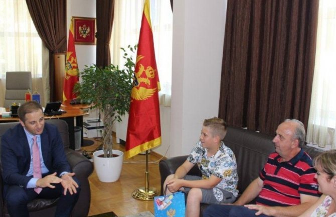 Ministar primio malog heroja: Vrijednosti koje pokušavamo da usadimo vaspitanjem i obrazovanjem ti već imaš