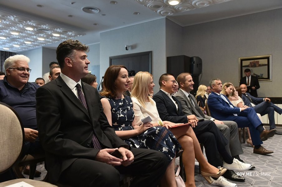 6493456511075510527876728759333140150878208n