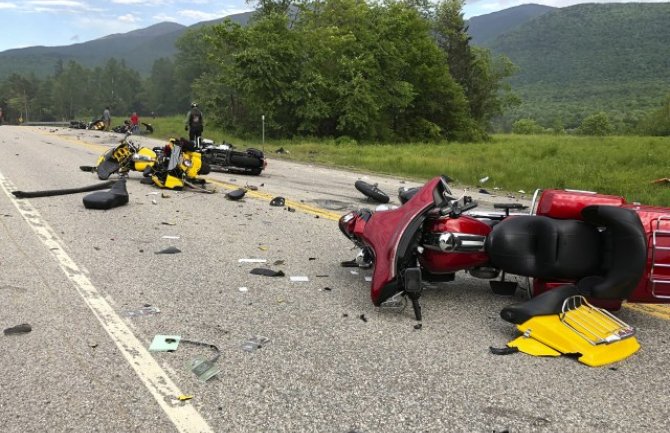 Lančani sudar više motora i kombija, najmanje sedam osoba poginulo FOTO