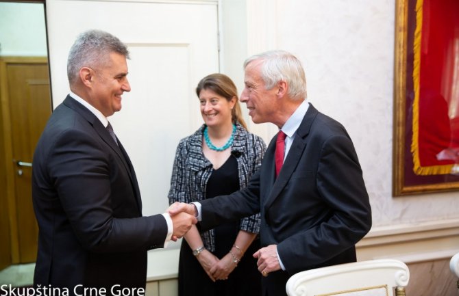 Spremni za parlamentarnu saradnju sa UK