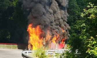 Beograd: Zapalio se autobus gradskog prevoza (VIDEO)