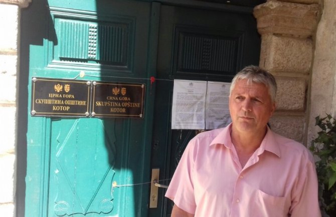 O smjeni Dragice Perović u hotelu Vardar