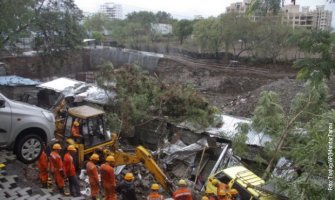 Indija: Srušio se zid visine 23 metra, 16 osoba poginulo 