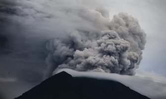 15.000 ljudi evakuisano zbog erupcije vulkana