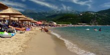 Riba nalik ajkuli uznemirila kupače na plaži Jaz (VIDEO)