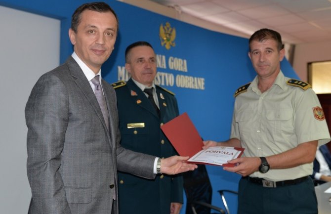 Povodom 13. jula devet pripadnika VCG pohvaljeno, a jedan unaprijeđen u viši čin