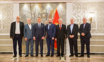 Brajović uručio Trinaestojulske nagrade Peroviću, Šekularcu i Goranoviću