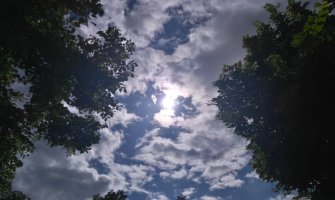 Pretežno sunčano, tokom noći razvedravanje