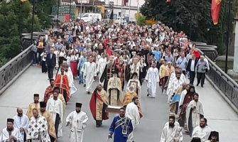 Petrovdan u Bijelom Polju: Održana tradicionalna litija ulicama grada, Joanikiju krst i panagija od crkvene opštine