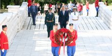 Đukanović položio je vijenac na spomenik Partizanu borcu na Gorici(FOTO)(VIDEO)