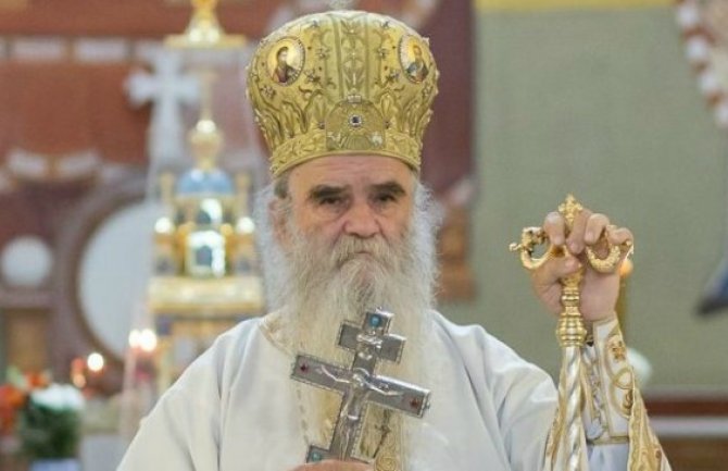 Amfilohije: Bezbožnici bi da stvaraju crkve