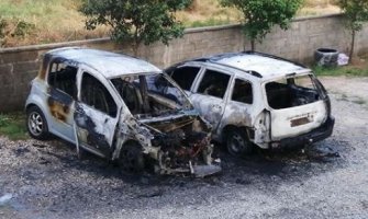 Osvanula dva potpuno izgorjela automobila (FOTO)