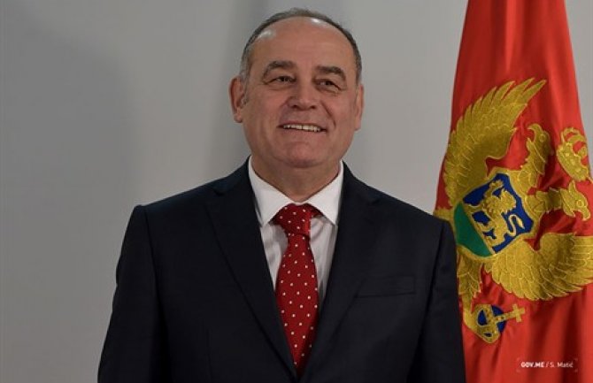 Stočarima isplaćene premije za priplodne nazimice i krmače, licencirane bikove, licencirane pastuve i za utovljenu junad