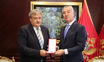 Đukanović Močniku uručio medalju za zasluge: Međudržavne veze uvijek čine i ljudi