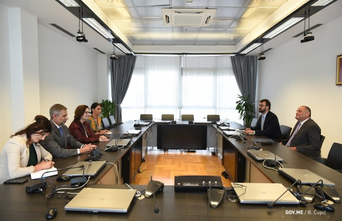 Nastaviti rad na unapređenju poslovne klime