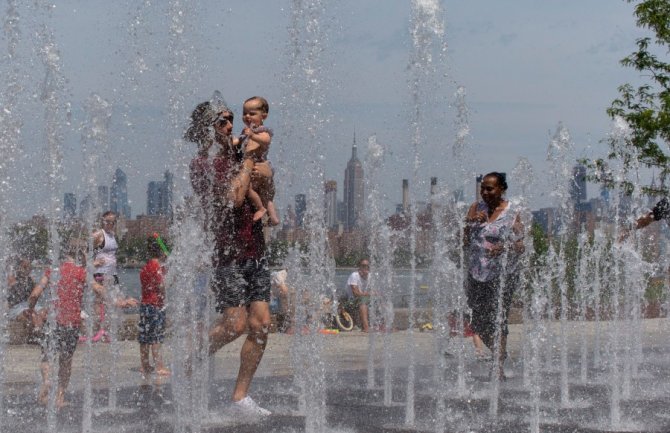 Zbog toplotnog talasa u SAD-u tri žrtve, danas i do 45°C