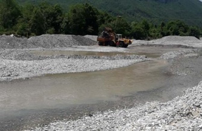 Nove prijave za pokušaj nelegalne eksploatacije šljunka i pijeska iz Morače i Grnčara