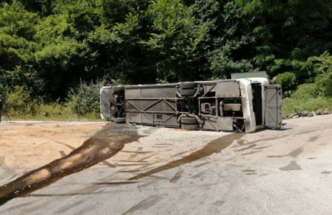 Prevrnuo se autobus sa vojnicima kod Vranja, 23 povrijeđenih