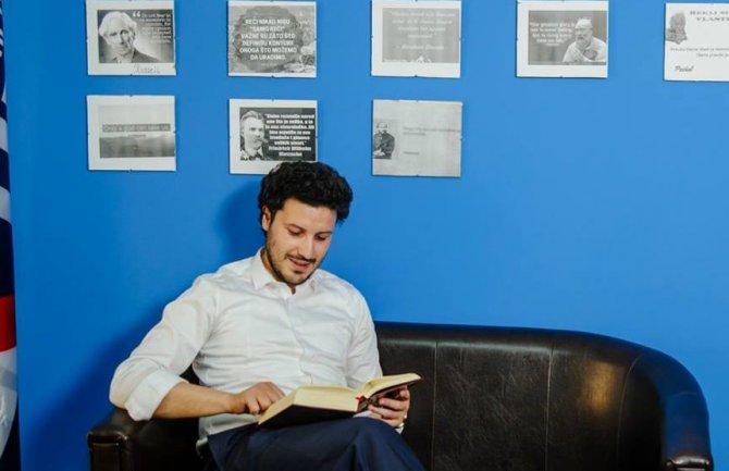 Abazović: Lakše je pobrojati one koji me nisu zvali ovih dana ali ja sam pogrešna adresa za „vještačko disanje