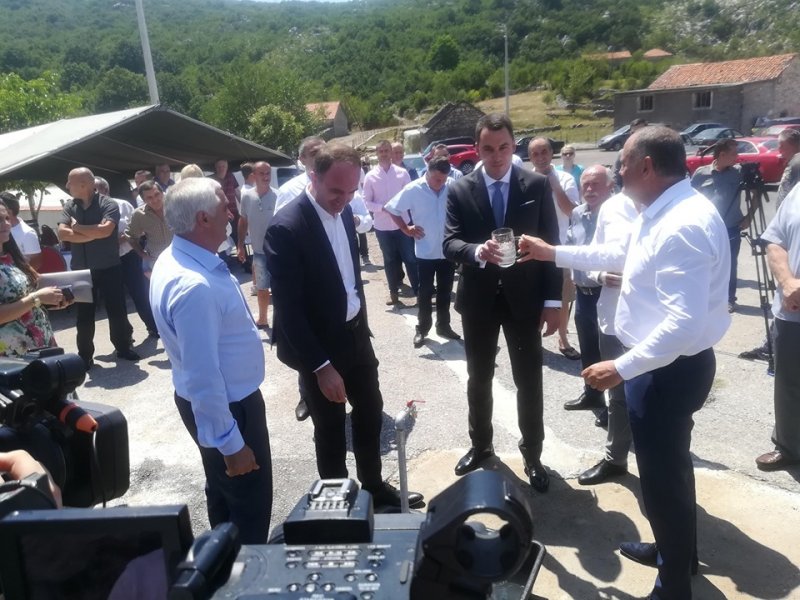 676625712270972816290223190985431737696256n