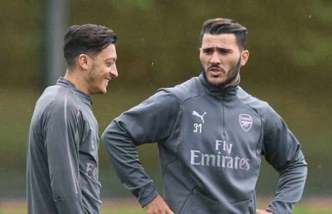 Fudbaleri Kolašinac i Ozil posle napada: Dobro smo!(FOTO)