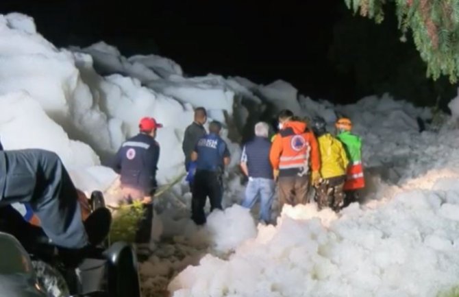 Meksikanac upao u planinu od sapunice visoku šest metara i udavio se (VIDEO)