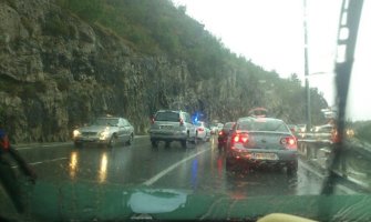 Nevrijeme u Crnoj Gori: Ne idite na put bez prijeke potrebe (VIDEO)