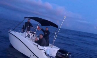 Akcija spašavanja: Čamac kod Budve ostao bez pogona, intervenisala UPS