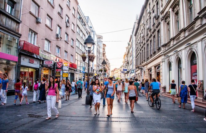 Beograd: Obrušila se fasada na prolaznika u Knez Mihailovoj, prebačen na VMA