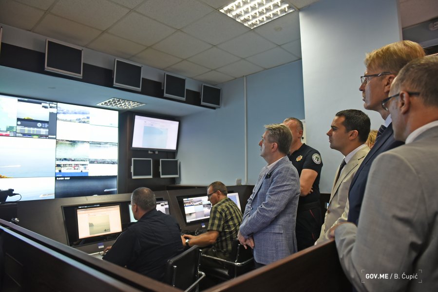 48422134937f5530b3828o