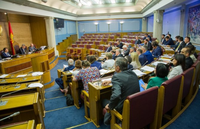 Skupština usvojila rebalans budžeta, potencijalno zaduženje 500 miliona eura