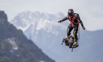 Leteći čovjek uspješno preletio Lamanš (VIDEO)