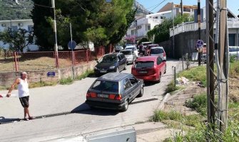 Rampa na pružnom prelazu u Šušnju bila spuštena više od sat (VIDEO)