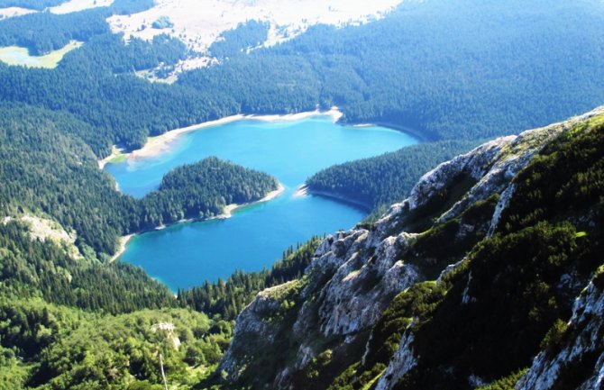 Djevojčica povrijeđena kod Crnog jezera, hitno transportovana helikopterom u KCCG