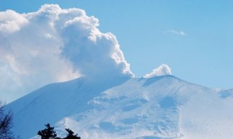 Proradio vulkan Asama u centralnom Japanu